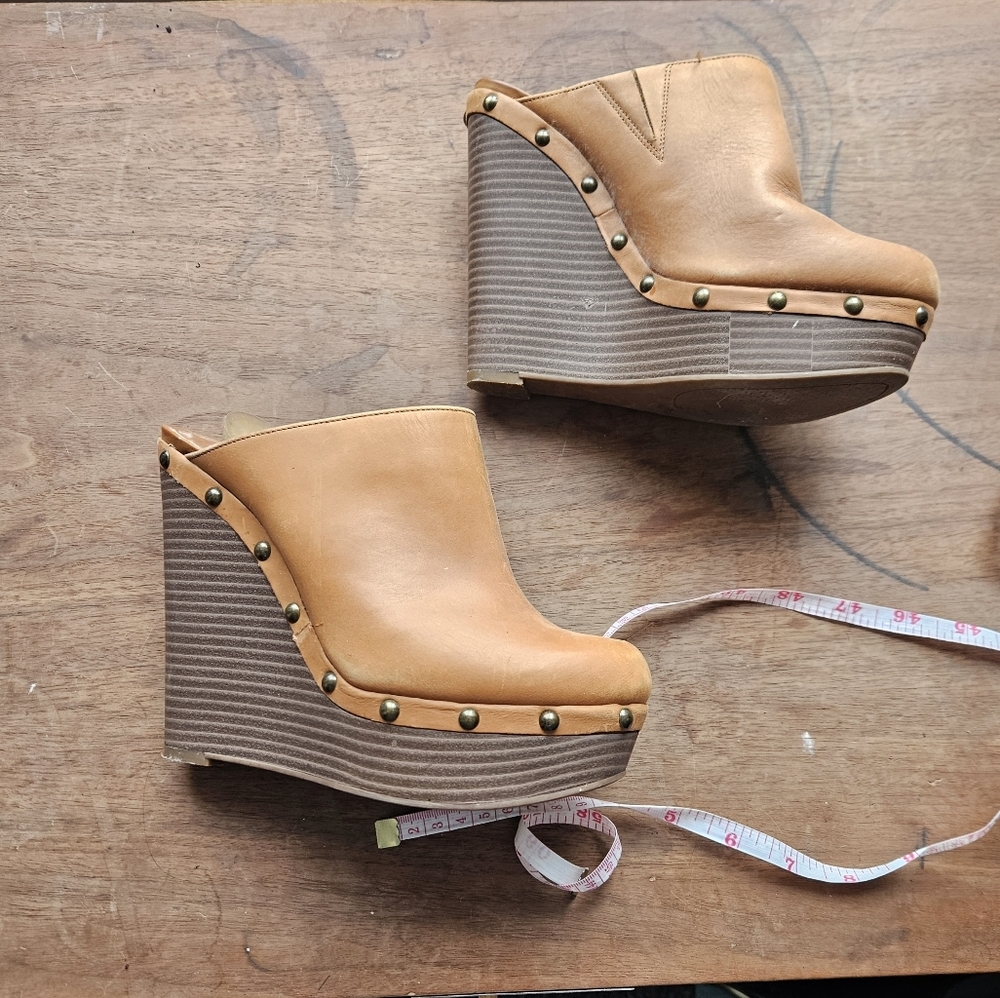 Jessica Simpson wedge size 6